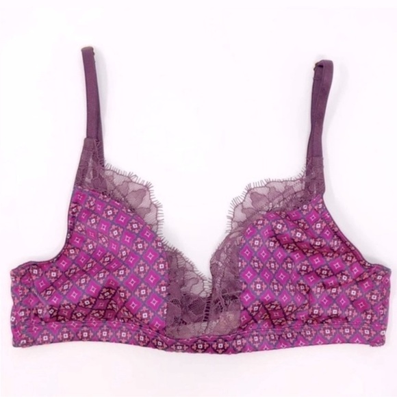 Victoria’s Secret Satin & Lace Geo Bralette - NWT! - Picture 2 of 9